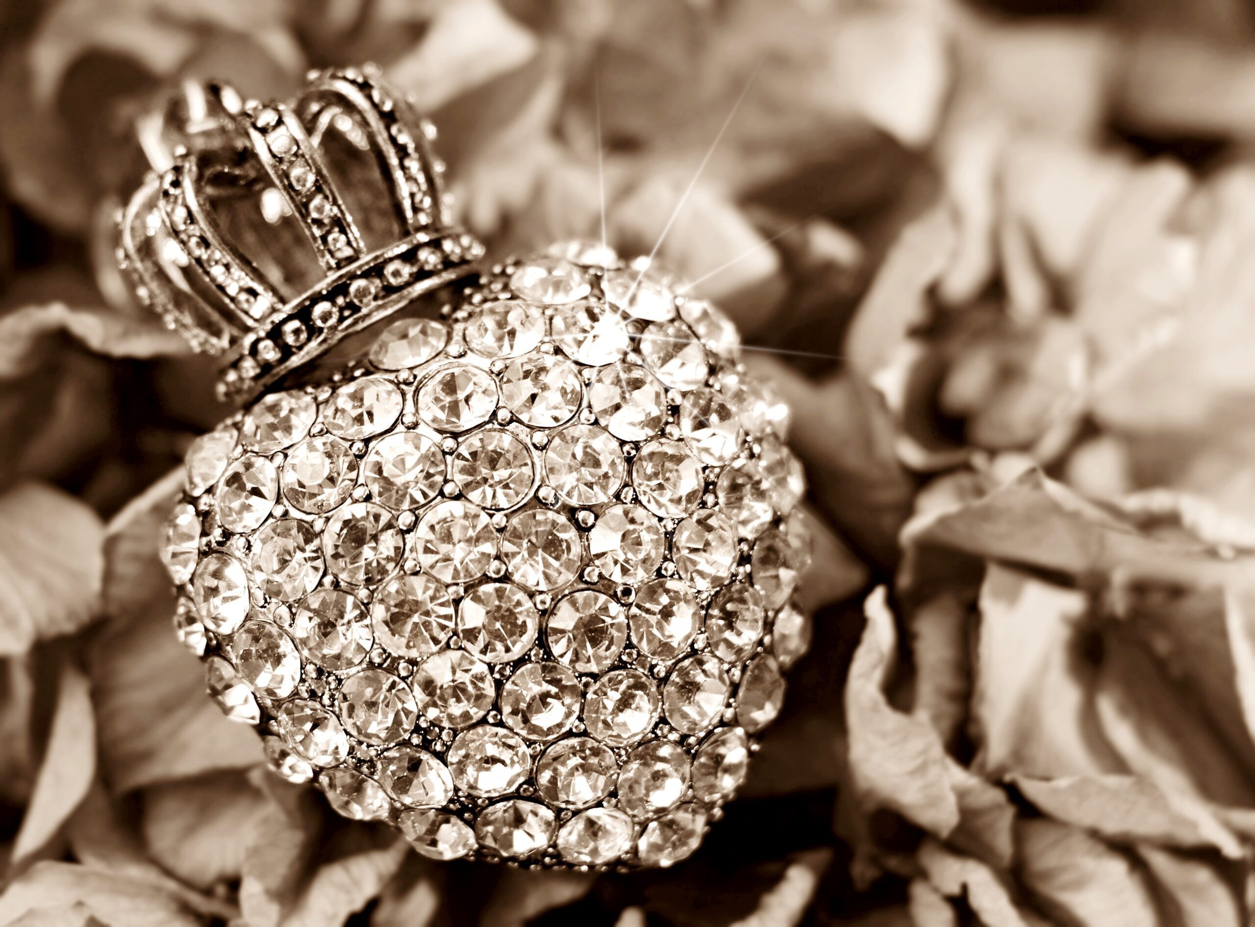 Broken-Heart-Gemstones - Alles über Edelsteine